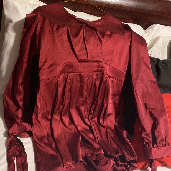 Nice dress for girls comes with short included Size L  Burgundy color - Picture 4 of 5